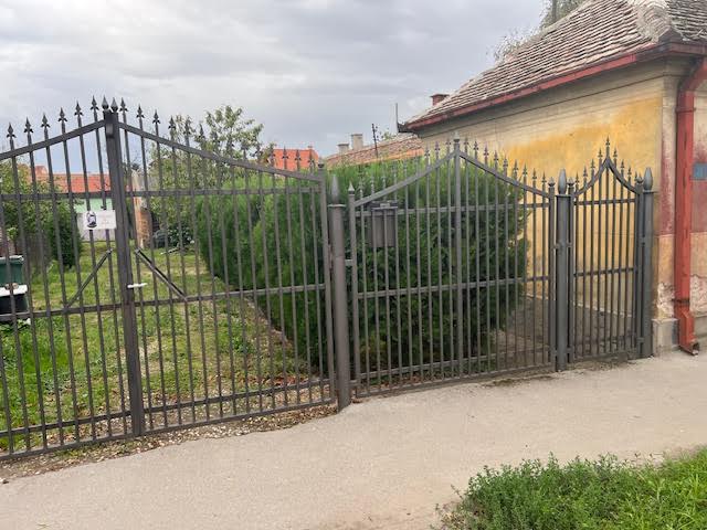 House and building land in the center of Pozarevac