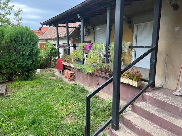 House and building land in the center of Pozarevac