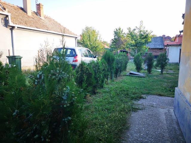 House and building land in the center of Pozarevac
